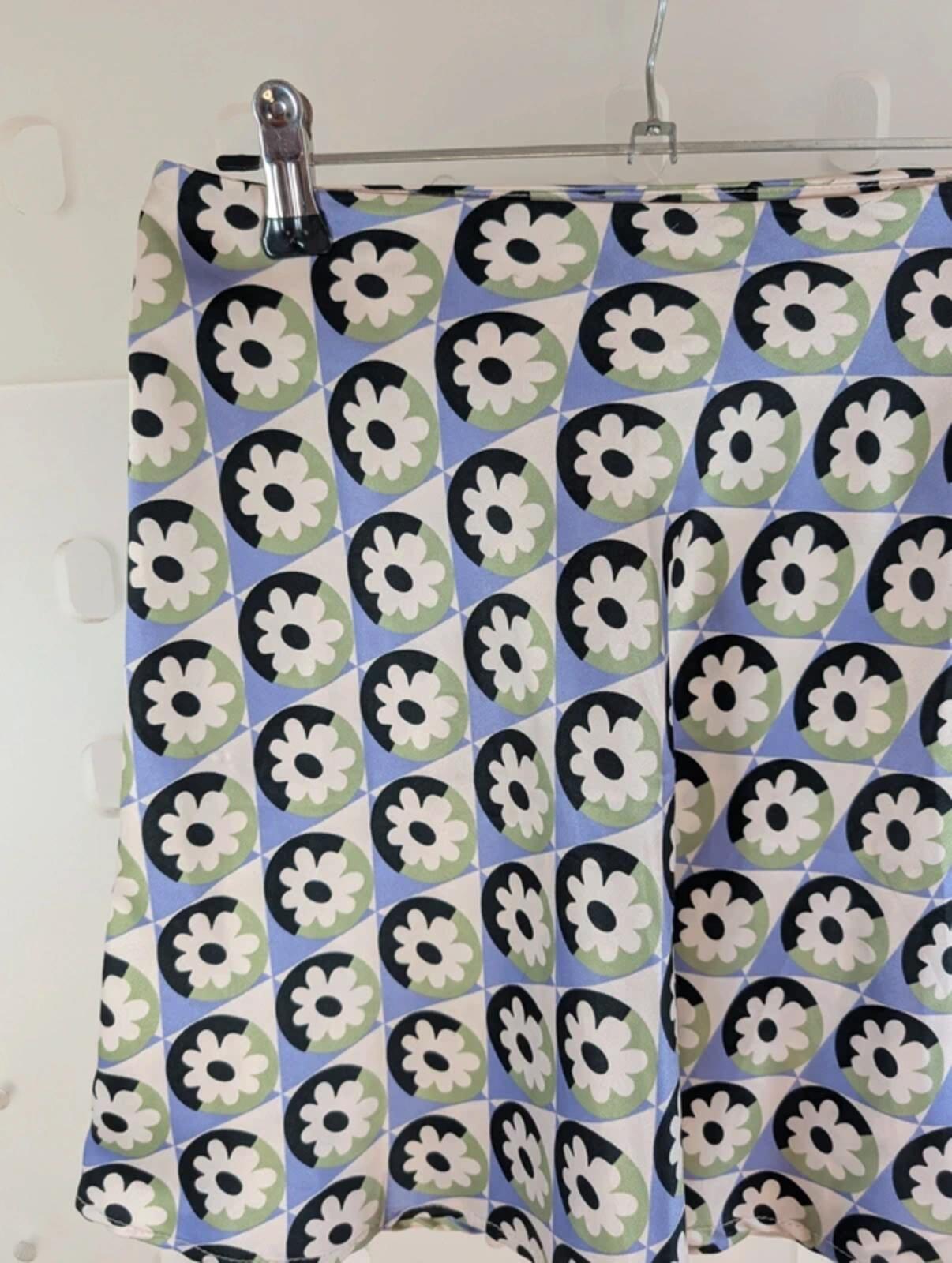 60s Mod Mini Skirt – Satin Finish – Geometric Print – XS